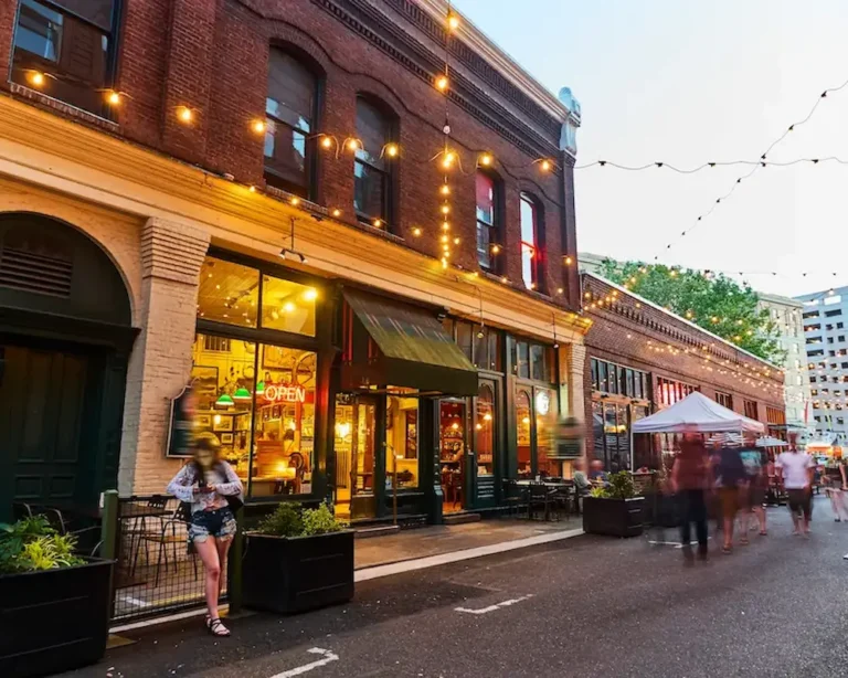 Commercial building with storefronts and outdoor seating, representing pest prevention for businesses.